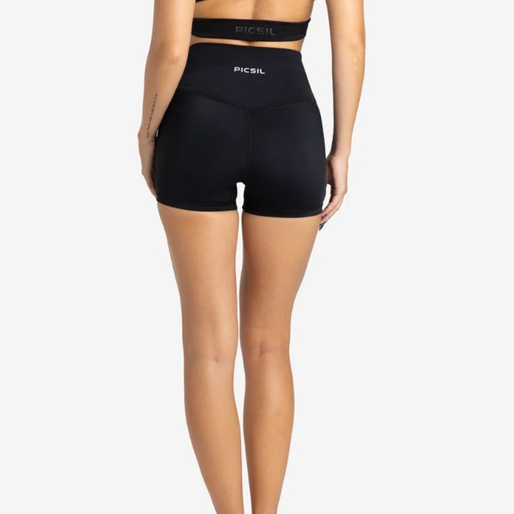 Treeningpüksid naistele Picsil Short Core – vabadus igas liigutuses