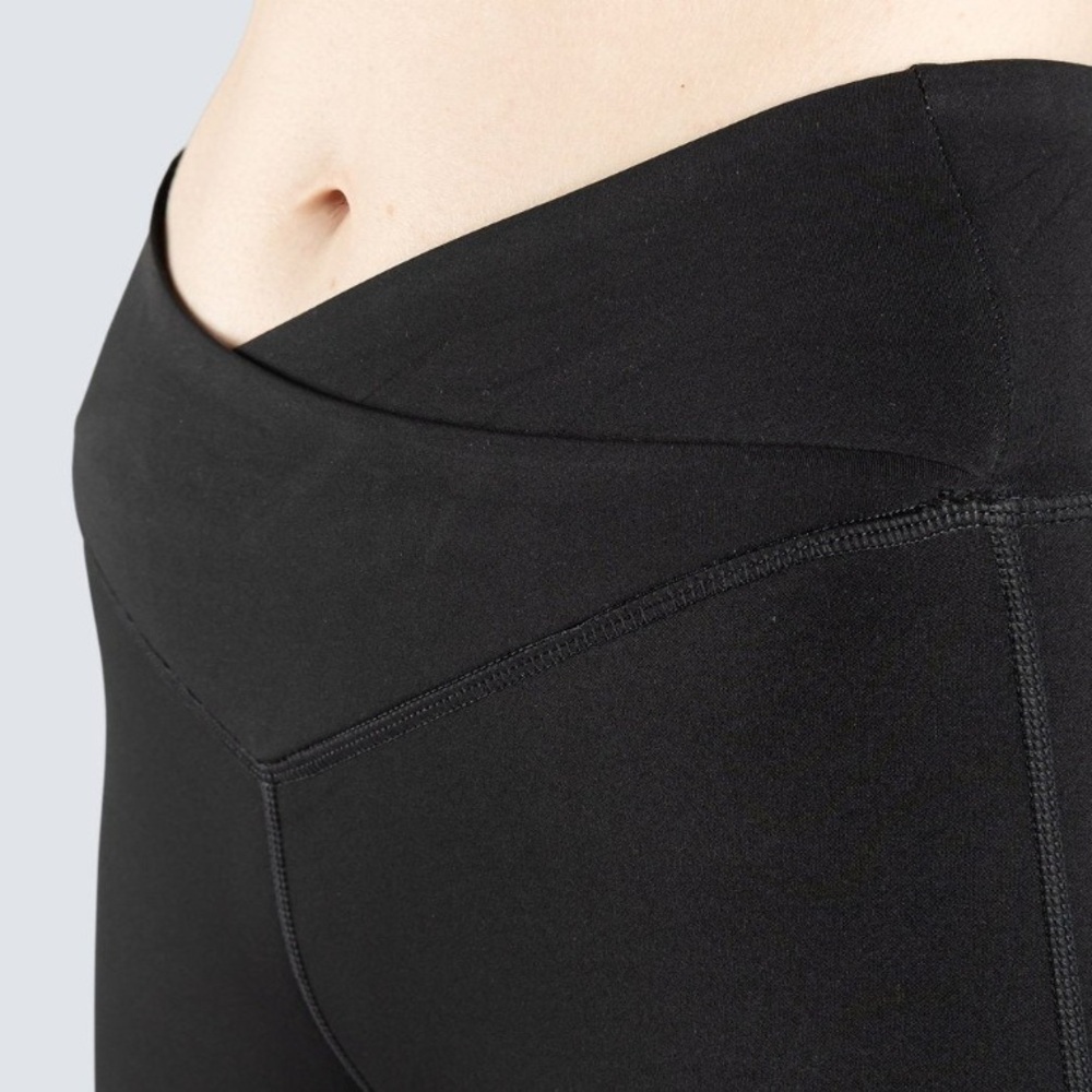 Naiste retuusid Picsil SS25 ristatud kõrge vöökohaga