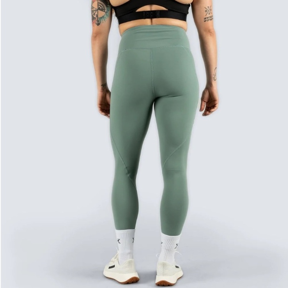 Naiste retuusid Picsil SS25 ristatud kõrge vöökohaga