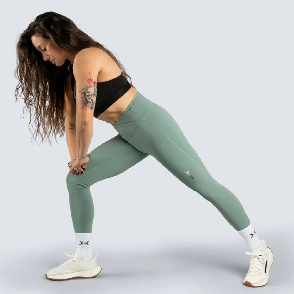 Naiste retuusid Picsil SS25 ristatud kõrge vöökohaga