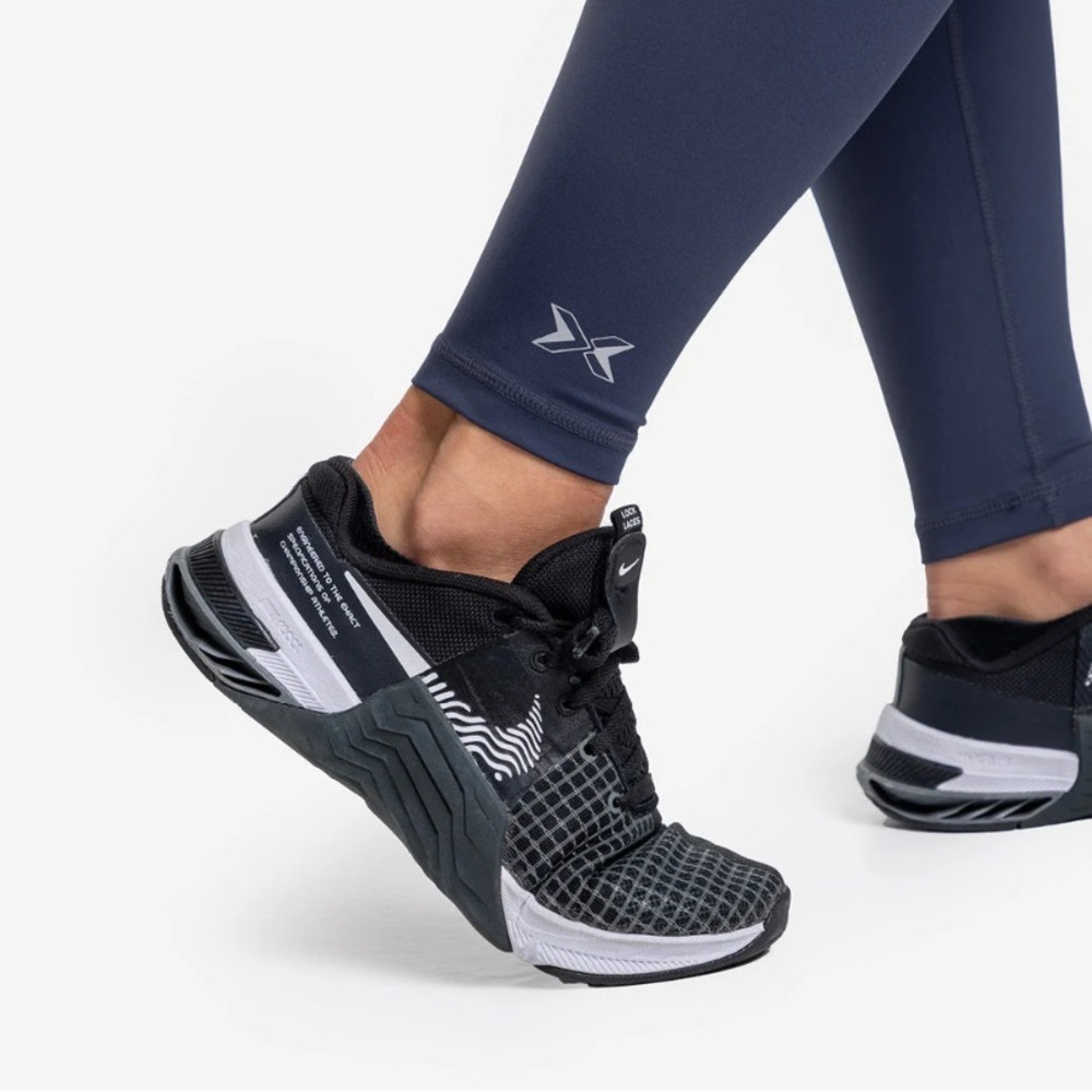 Picsil Core liibuva istuvusega treeningretuusid