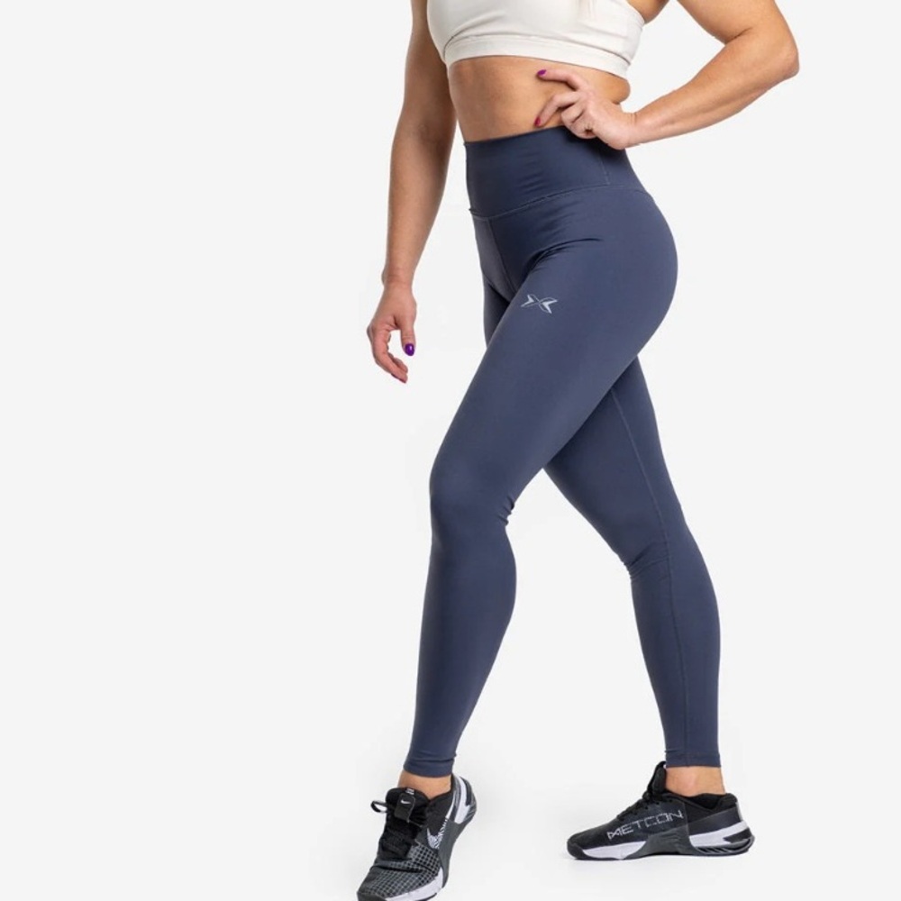 Picsil Core liibuva istuvusega treeningretuusid