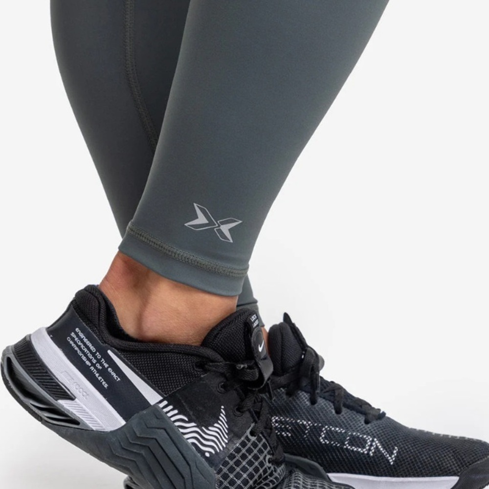 Picsil Core liibuva istuvusega treeningretuusid