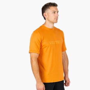 Velites Holo treeningsärk on kerge, hingav ja lõhnakindel T-särk