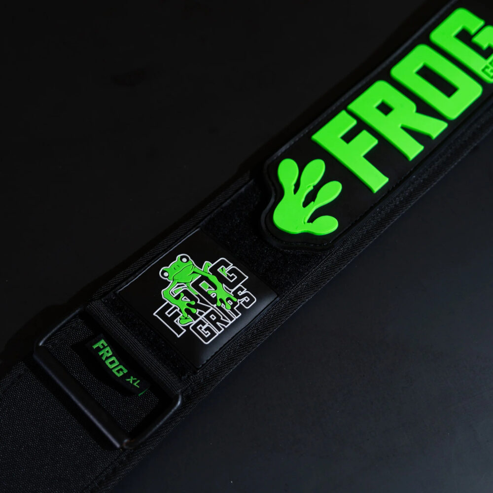 Frog tõstevöö – tugev ja mugav tõstevöö raskete kükkide, jõutõmmete ja CrossFit treeningu jaoks. Vastupidav nailon ja kindel kinnitus.