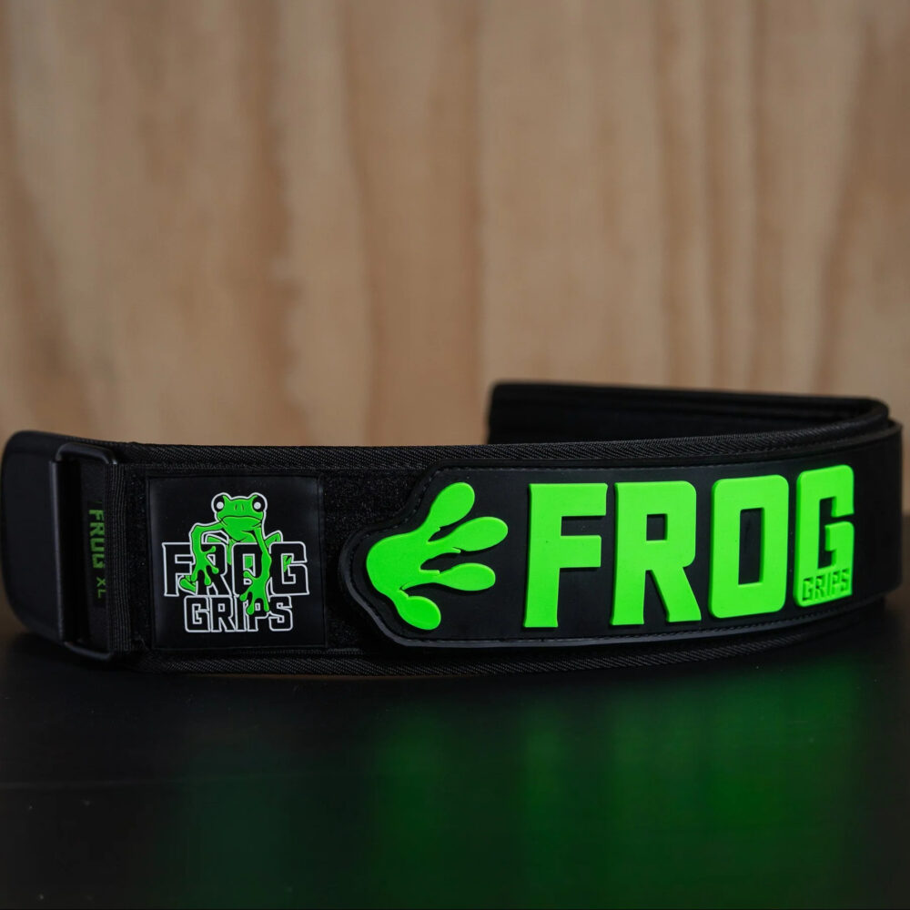 Frog tõstevöö – tugev ja mugav tõstevöö raskete kükkide, jõutõmmete ja CrossFit treeningu jaoks. Vastupidav nailon ja kindel kinnitus.